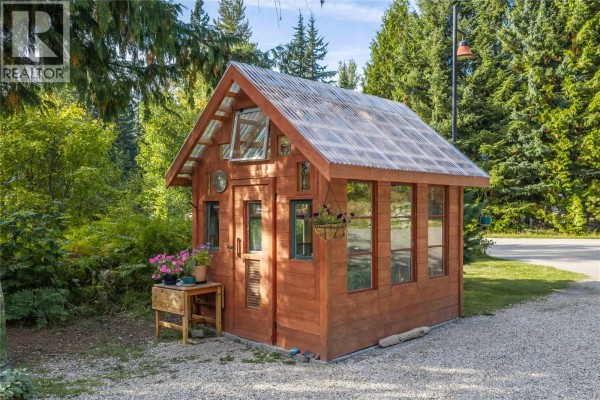 Full bathroom - 2077 Uplands Road, Revelstoke, BC V0E2S1 Photo 4