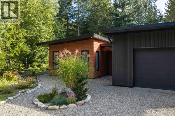 Full ensuite bathroom - 2077 Uplands Road, Revelstoke, BC V0E2S1 Photo 5