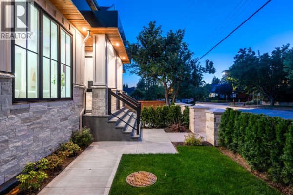 2078 W 57th Avenue, Vancouver, BC V6P1V2 Photo 3