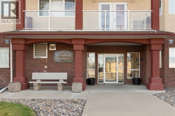 Kitchen - 208, 105 Main Street S, Redcliff, AB T0J2P0 Photo 2