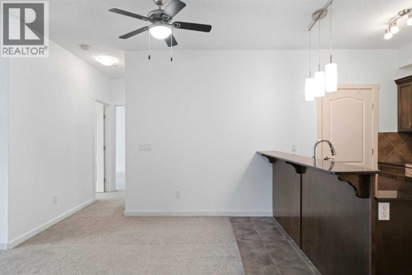 Living room - 208, 141 Mountain Street, Cochrane, AB T4C1Z5 Photo 5