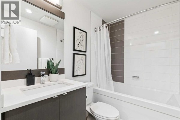 Living room - 208, 323 20 Avenue Sw, Calgary, AB T2S0E5 Photo 3