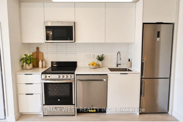 208 - 1 Vine Avenue, Toronto, ON M6P0C8 Photo 4
