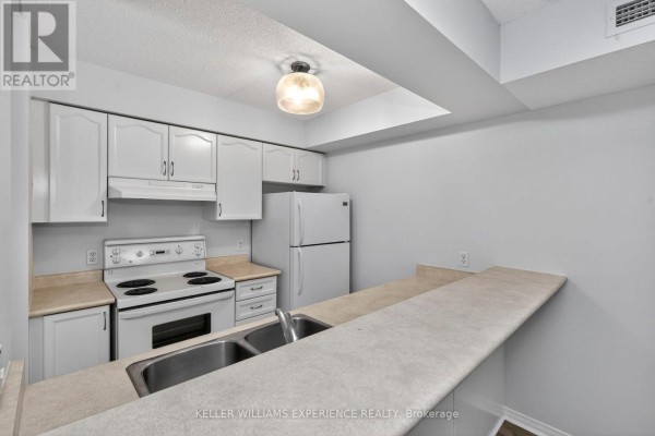 Living room - 208 - 107 Bond Street, Orillia, ON L3V1J7 Photo 5