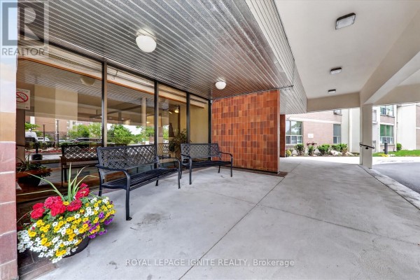 208 - 15 Vicora Link Way, Toronto, ON M3C1A7 Photo 5
