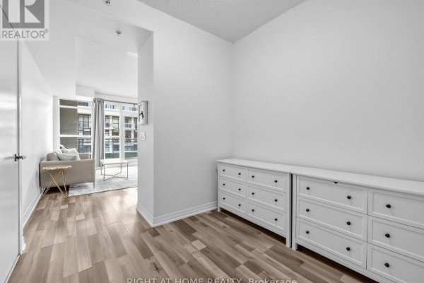Kitchen - 208 - 155 Legion Road N, Toronto, ON M8Y0A7 Photo 4