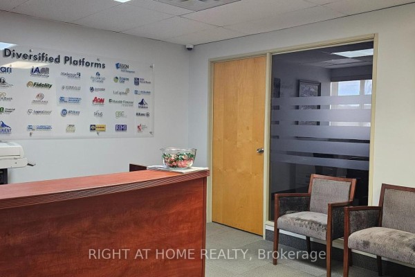 208 - 200 Bond Street W, Oshawa, ON, photo 3