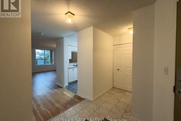 Dining room - 208 - 2200 John Street, Markham, ON L3T7S7 Photo 3