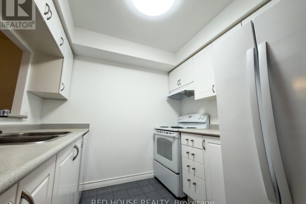 Bedroom - 208 - 2200 John Street, Markham, ON L3T7S7 Photo 5