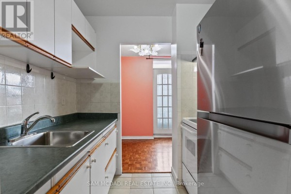 208 - 3145 Queen Frederica Drive, Mississauga, ON L4Y3A7 Photo 5