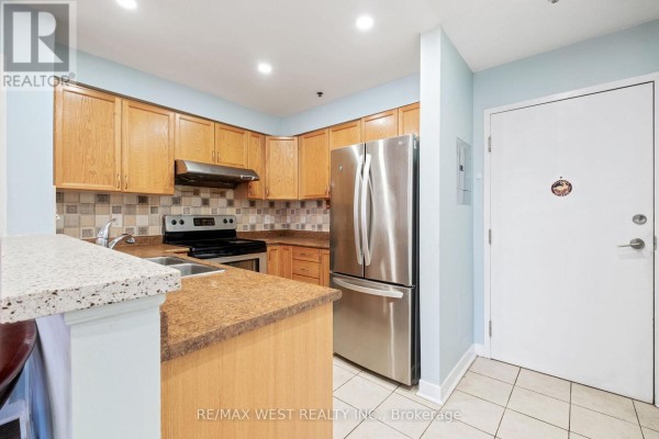 Primary Bedroom - 208 - 4 Dayspring Circle, Brampton, ON L6P2Z5 Photo 4