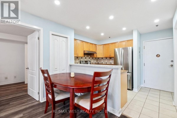 Kitchen - 208 - 4 Dayspring Circle, Brampton, ON L6P2Z5 Photo 5