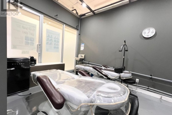 208 - 7181 Yonge Street, Markham, ON L3T0C7 Photo 2