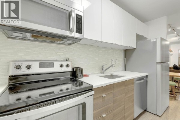 208 1106 Pacific St Street, Vancouver