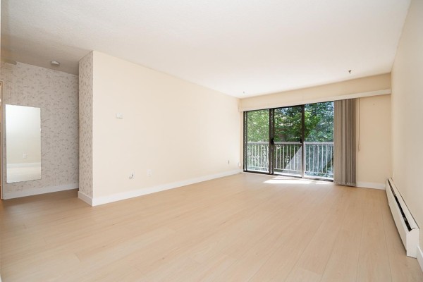 208 15020 North Bluff Road, White Rock, BC V4B5A4 Photo 4