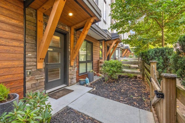 208 16488 64 Avenue, Surrey, BC V3S6X6 Photo 2