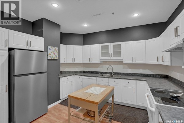 Kitchen - 208 1901 Victoria Avenue, Regina, SK S4P3R4 Photo 4