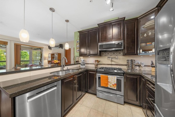 208 2860 Trethewey Street, Abbotsford, BC V2T0G5 Photo 4