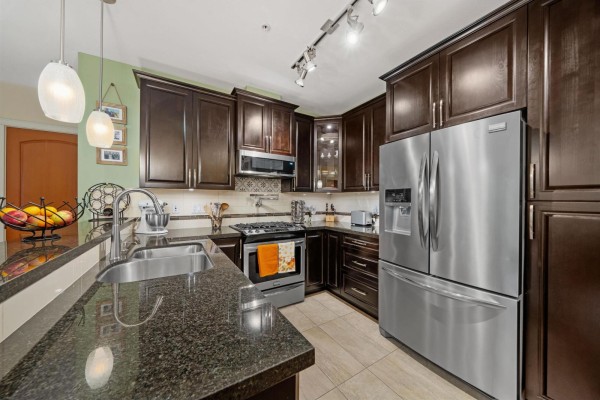 208 2860 Trethewey Street, Abbotsford, BC V2T0G5 Photo 5