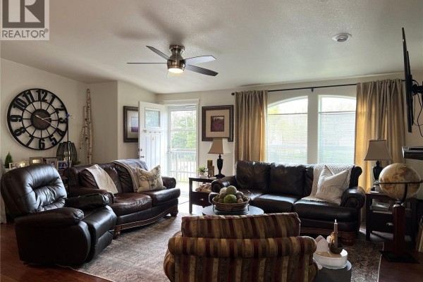 Living room - 208 2nd Avenue Se, Dorintosh, SK S0M0T0 Photo 4