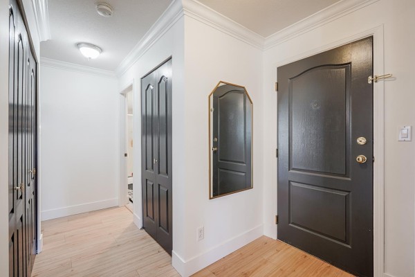 208 32075 George Ferguson Way, Abbotsford, BC V2T2K7 Photo 3