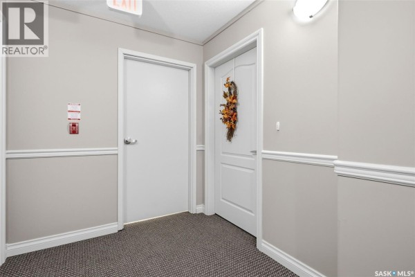 Living room - 208 3850 Haughton Road E, Regina, SK S4V1M7 Photo 3