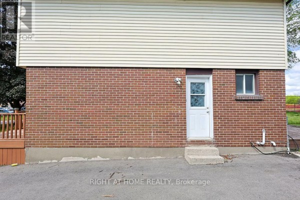 Dining room - 208 Admiral Drive, London East, ON N5V1H8 Photo 3