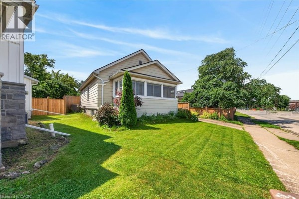 208 Carlton Street, St  Catharines, ON, photo 3