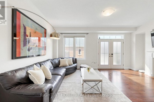 Family room - 208 Cornell Park Avenue, Markham, ON L6B0R1 Photo 4