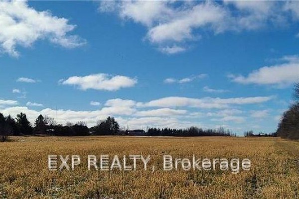 208 Drive-in Road, Laurentian Valley, ON K8A7P4 Photo 5