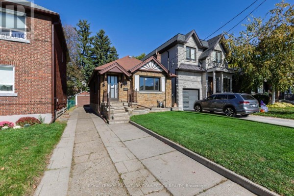 208 Floyd Avenue, Toronto, ON M4J2J1 Photo 2