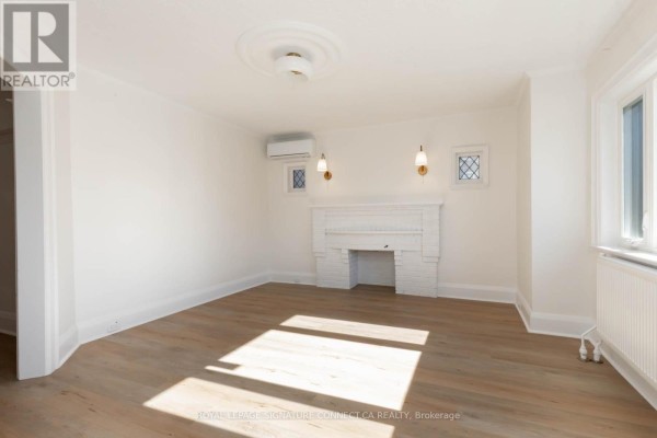 208 Floyd Avenue, Toronto, ON M4J2J1 Photo 3