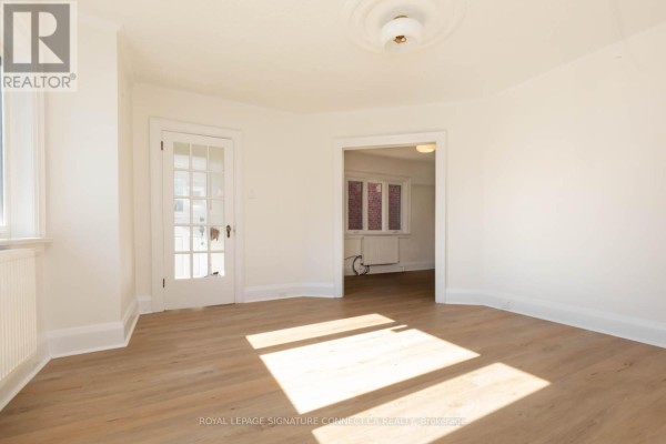 208 Floyd Avenue, Toronto, ON M4J2J1 Photo 5