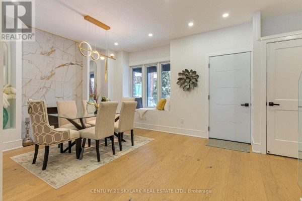 Kitchen - 208 Gainsborough Road, Toronto, ON M4L3C6 Photo 2