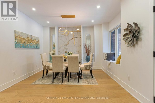 Family room - 208 Gainsborough Road, Toronto, ON M4L3C6 Photo 4