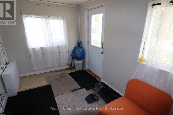 Living room - 208 Hincks Street, Goderich), ON N7A3C8 Photo 2