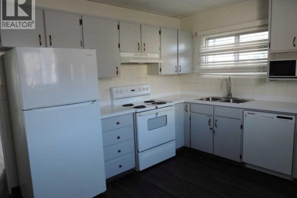 Primary Bedroom - 208 Patricia Street, Jasper, AB T0E1E0 Photo 3