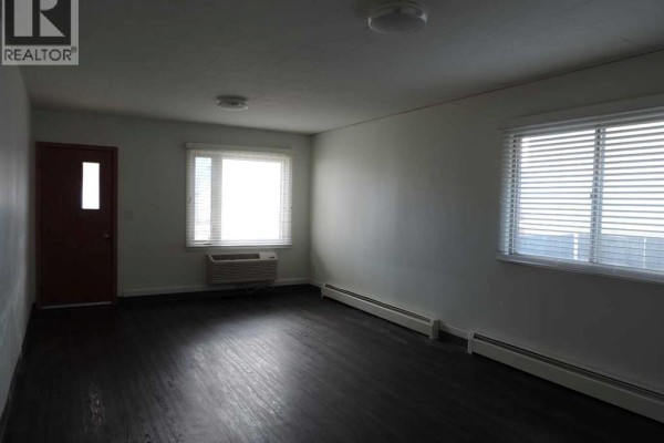 Living room - 208 Patricia Street, Jasper, AB T0E1E0 Photo 5