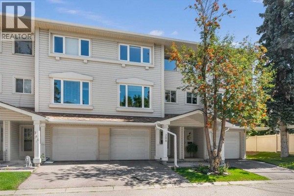 Living room - 208 Queenston Heights Se, Calgary, AB T2J6L1 Photo 2