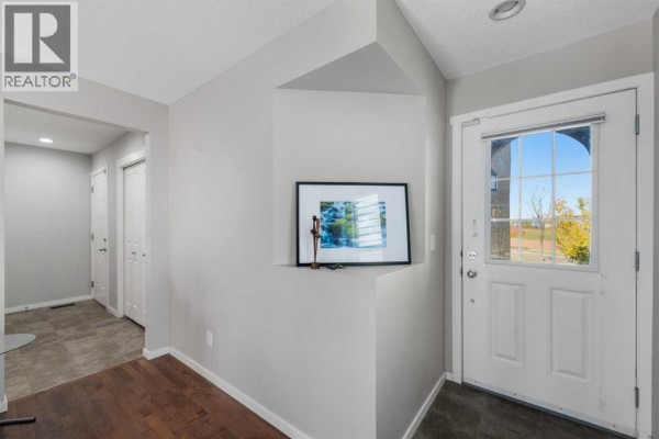Living room - 208 Sage Valley Drive Nw, Calgary, AB T3R0H6 Photo 4