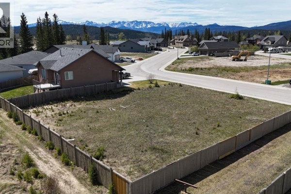 208 Trestle Place, Hinton, AB, photo 2