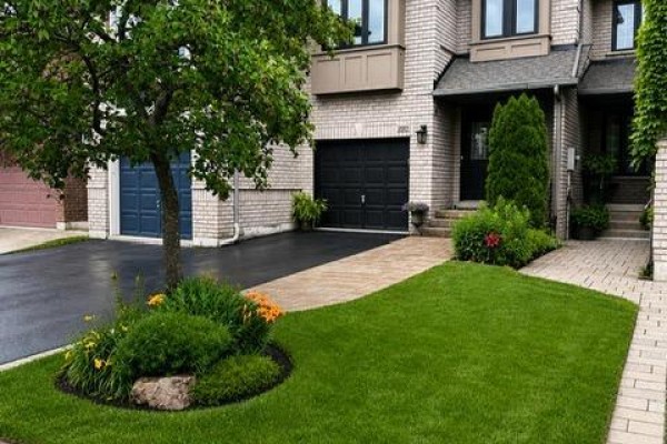 2081 Golden Orchard Trail, Oakville, ON, photo 2