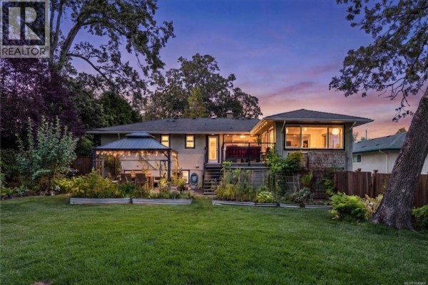 2083 Renfrew Rd, Oak Bay, BC, photo 2