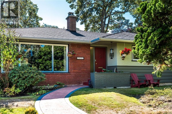 2083 Renfrew Rd, Oak Bay, BC, photo 3