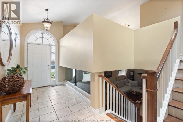 Family room/Fireplace - 2085 Edgemore, Lasalle, ON N9H2J9 Photo 4