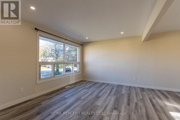 Living room - 2085 Madison Avenue, Greater Sudbury, ON P3A2P7 Photo 5