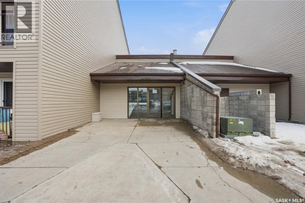 Living room - 208b 4040 8th Street E, Saskatoon, SK S7H5L4 Photo 2