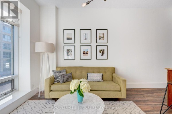 Primary Bedroom - 208e - 500 Queens Quay, Toronto, ON M5V3K8 Photo 3
