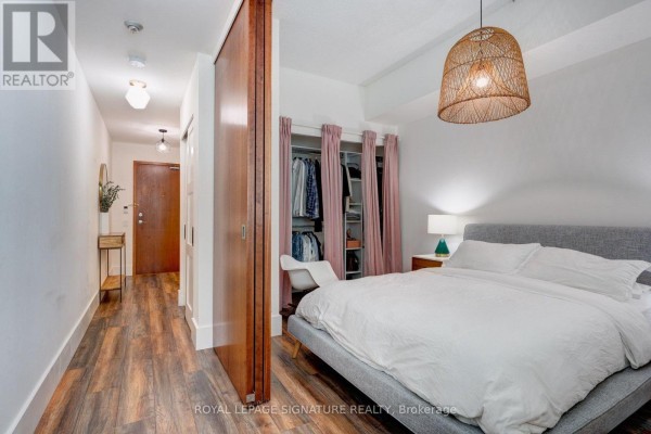 Bathroom - 208e - 500 Queens Quay, Toronto, ON M5V3K8 Photo 4