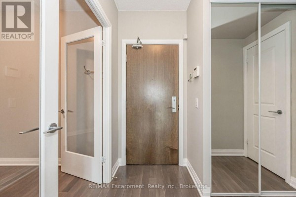 Den - # 209 - 1055 Southdown Road, Mississauga, ON L5J0A3 Photo 4